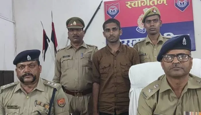 गोरखपुर: सोशल मीडिया पर जनप्रतिनिधियों के खिलाफ अभद्र टिप्पणी करने वाला अभियुक्त गिरफ्तार