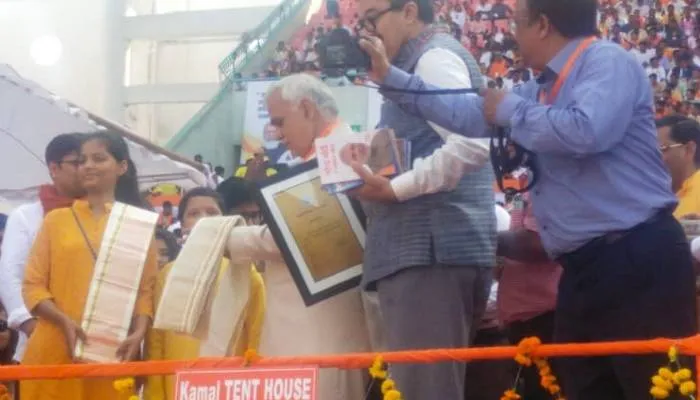 उन्नाव: नन्हें कलाकारों ने बढ़ाया जिले का गौरव, मुख्य सचिव ने किया सम्मानित