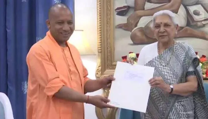 Yogi Sarkar 2.0: राज्यपाल से मिले योगी आदित्यनाथ, पेश किया सरकार बनाने का दावा