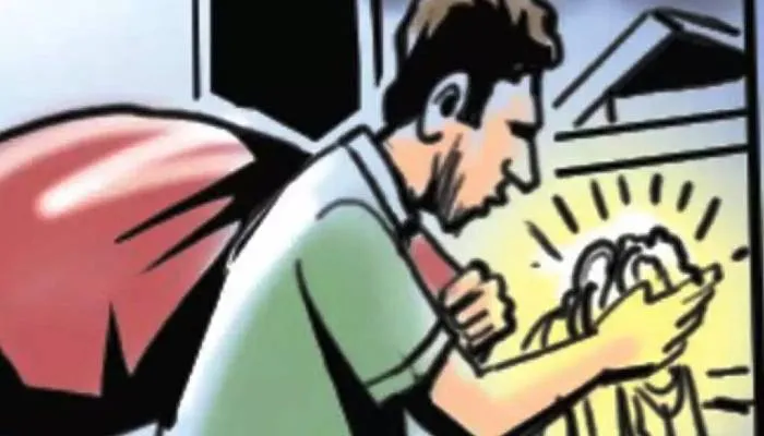 बाराबंकी: हजारों की नगदी, जेवर और मेंथा आयल उठा ले गए चोर