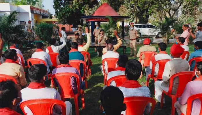 बाराबंकी: एसपी ने थाने का निरीक्षण कर चौकीदारों से किया संवाद, मांगा सक्रिय सहयोग