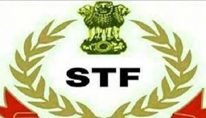 जौनपुर: एसटीएफ की टीम को बदमाश समझ ग्रामीणों ने लाठी-डंडा लेकर खदेड़ा