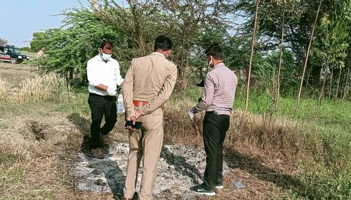 कानपुर: शिवली में महिला की हत्या कर शव जलाया, फॉरेंसिक टीम ने एकत्रित किये साक्ष्य