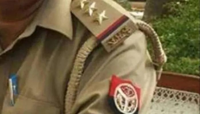 हरदोई: लाठी-डंडों से लैस भीड़ ने सिपाही व होमगार्ड के ऊपर बोला हमला, पिटाई के बाद फाड़ वर्दी