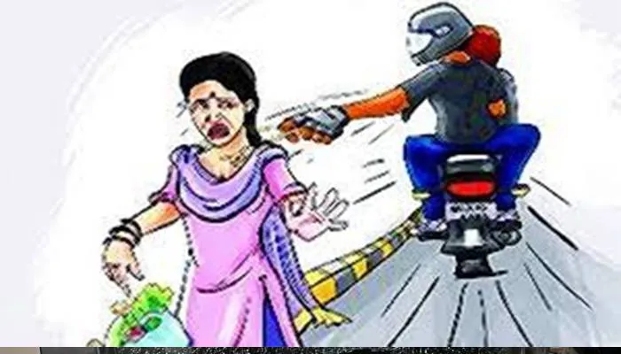 लखनऊ: महिला की चेन छीनकर भाग रहे बाइक सवार को राहगीरों ने पकड़ा, पीड़िता ने पीटा