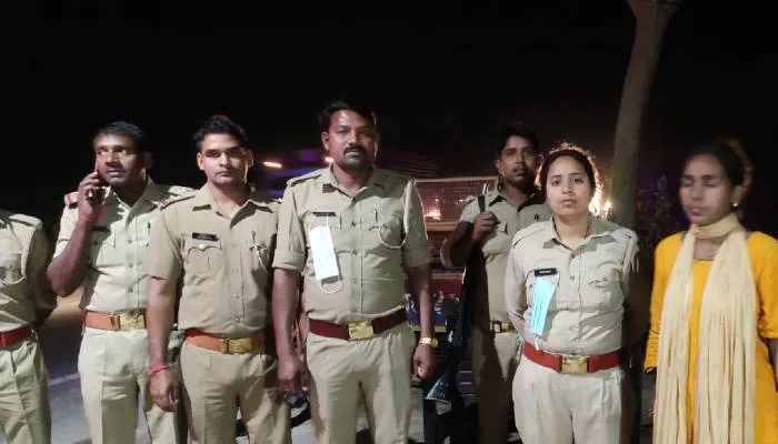 बहराइच: आर्थिक तंगी से परेशान महिला ने नदी में लगाई छलांग, गोताखोरों ने बचाई जान