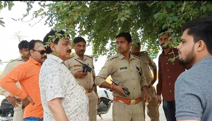 अयोध्या: प्रशासनिक अधिकारियों की सूझबूझ से टला मूर्ति हटाने का विवाद, जानें पूरा मामला