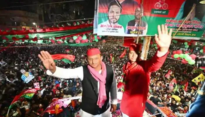 यूपी चुनाव 2022: काशी में अखिलेश ने किया रोड शो, कहा- भाजपा को अपना परिवारवाद नहीं दिखता