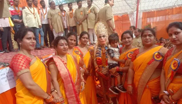 बहराइच: रंगारंग सांस्कृतिक कार्यक्रम संग दोसर वैश्य महासभा ने आयोजित किया होली मिलन समारोह