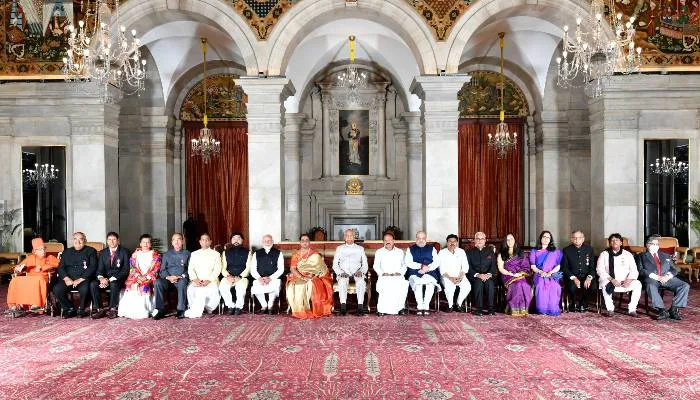 गुलाम नबी आजाद समेत इन दिग्‍गजों को राष्ट्रपति ने पद्म पुरस्कारों से किया सम्‍मानित