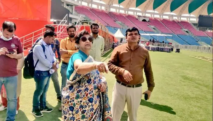 शपथ ग्रहण समारोह को लेकर अपर मुख्य सचिव ने किया इकाना का निरीक्षण, स्टेडियम में बनाए जाएंगे 80 शौचालय