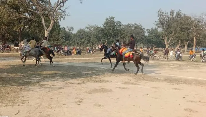 अमेठी: महाशिवरात्रि के पावन पर्व पर घुड़दौड़ प्रतियोगिता हुआ आयोजन