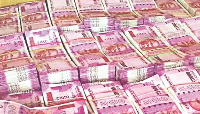 लखनऊ: वाहन चेकिंग के दौरान एनआरएचएम के डिप्टी डायरेक्टर की कार में मिले डेढ़ करोड़ रुपये, पूछताछ शुरू