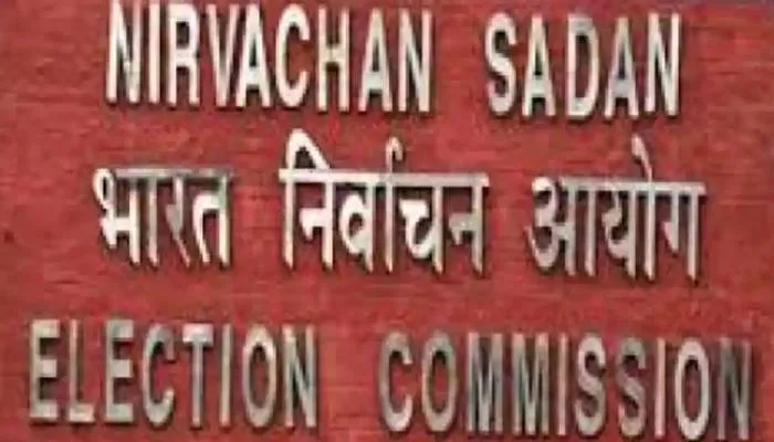 बस्ती: वीवीपैट से निकली पर्चियों को लेकर हंगामा, निर्वाचन आयोग से शिकायत