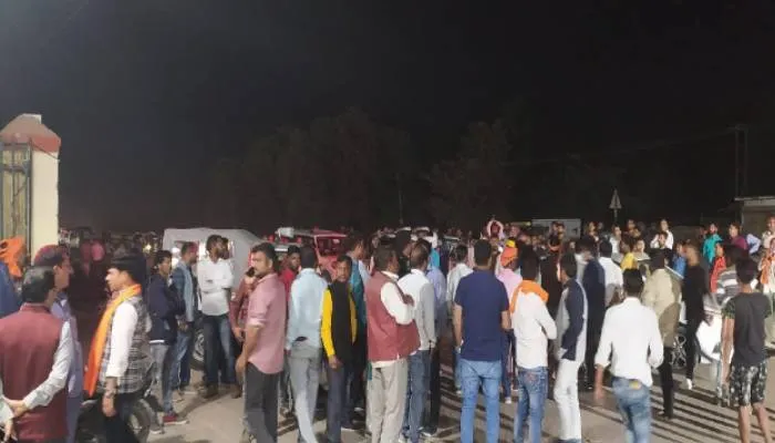 बाराबंकी: मतगणना स्थल पर देर रात तक चला ड्रामा, सपा और भाजपा कार्यकर्ताओं ने एक दूसरे के खिलाफ की नारेबाजी