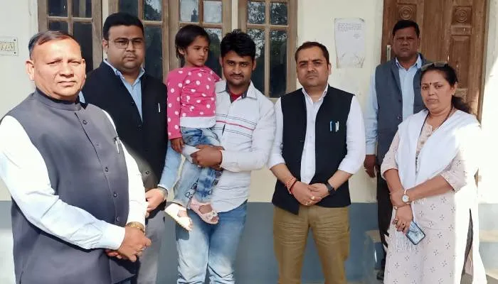 अयोध्या: दो साल पहले बिछड़ी चार साल की मासूम को मिली पिता की गोद