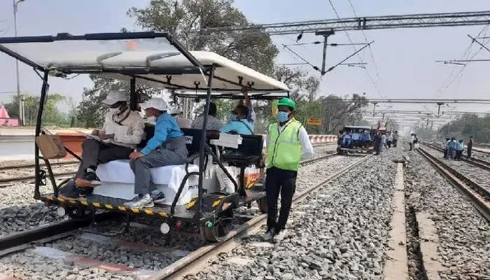 बलिया स्टेशन होकर ट्रेनों का परिचालन शुरू, यात्रियों में खुश की लहर