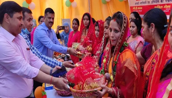 बहराइच: पोषण पखवाड़ा के तहत कलेक्ट्रेट परिसर में आयोजित की गई गोद भराई की रस्म