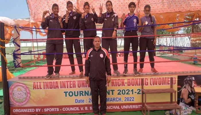 अयोध्या: अविवि की महिला किक बॉक्सरों ने शानदार प्रदर्शन करते हुए जीते सात मेडल