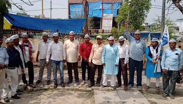 अयोध्या: केजरीवाल के घर पर हुए हमले के विरोध में AAP कार्यकर्ताओं ने किया प्रदर्शन