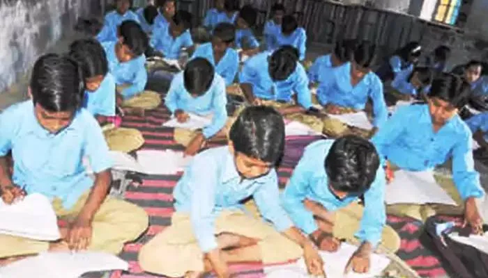 अयोध्या: बेसिक स्कूलों में दो साल बाद अब लर्निंग आउट परीक्षा की तैयारी