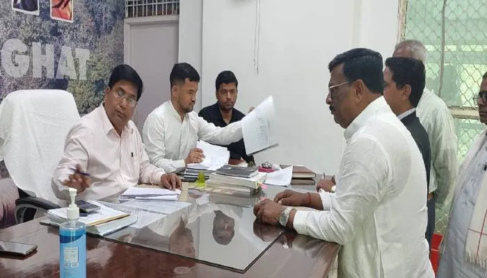 UP MLC Election: बहराइच में सपा प्रत्याशी के समर्थन में निर्दलीय उम्मीदवार ने नाम लिया वापस