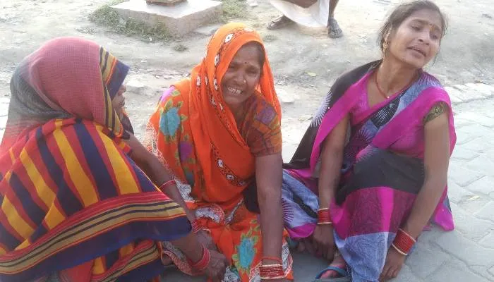 सीतापुर: ट्रैक्टर-ट्रॉली से कुचल कर मासूम बच्ची की मौत, परिजनों में कोहराम