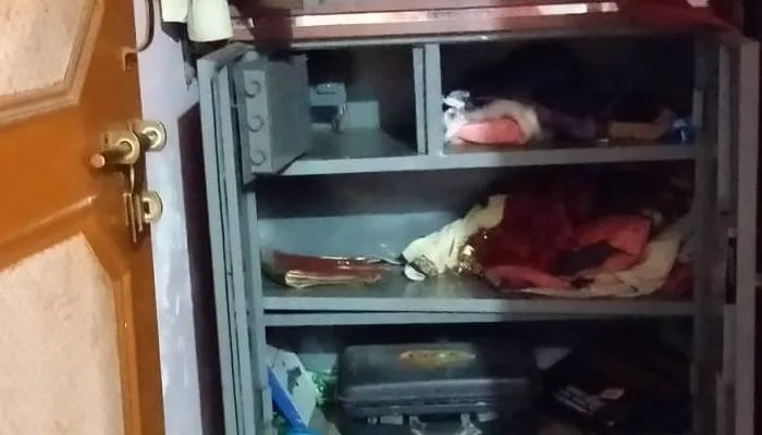 सीतापुर: दो स्थानों से चोरों ने उड़ाया ढाई लाख का माल, जांच में जुटी पुलिस