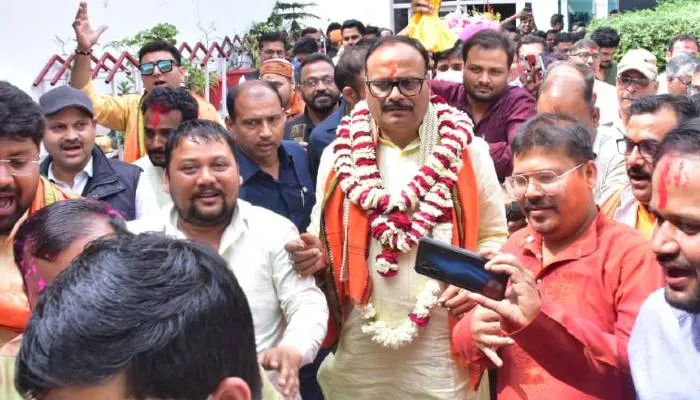 यूपी चुनाव 2022: लखनऊ कैंट से ब्रजेश पाठक तो सरोजनीनगर से राजेश्‍वर स‍िंह ने ख‍िलाया कमल