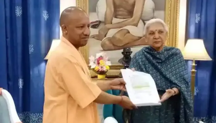 सीएम योगी ने राज्यपाल को सौंपा इस्तीफा, बने रहेंगे कार्यवाहक मुख्यमंत्री