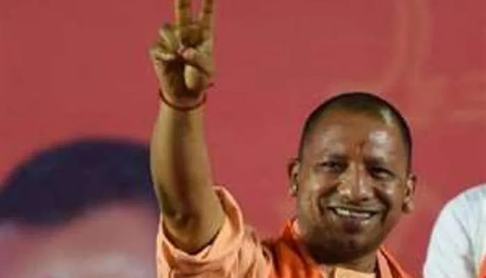विधायक दल की बैठक में सुरेश खन्ना लाएंगे योगी के नाम का प्रस्ताव, लोकभवन पहुंचने लगे भाजपा गठबंधन के विधायक
