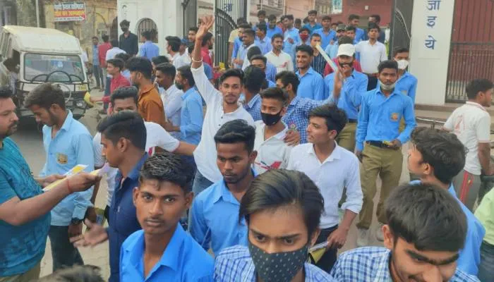 अफवाहों के बीच अयोध्या में शांतिपूर्ण ढंग से हुई 12वीं की बोर्ड परीक्षा