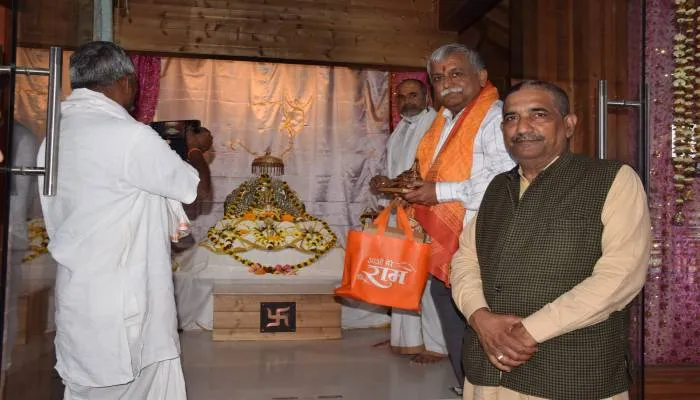 अयोध्या पहुंचे अवनीश अवस्थी, बोले- तेजी से हो रहा है विकास कार्य