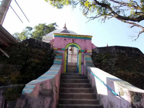 इस शक्तिपीठ में श्रद्धालु दर्पण के माध्यम से करते हैं मां दुर्गा के दर्शन, रोचक है मां के धाम की कहानी