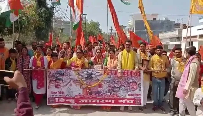 उन्नाव: हजारो भगवा ध्वज व सैकड़ों झांकियों के साथ निकाली गई भोलेबाबा की बारात