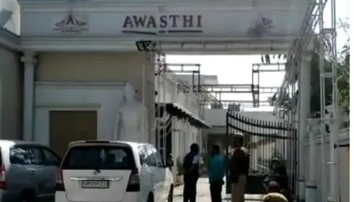 हरदोई: गुटखा व्यापारी के घर व प्रतिष्ठानों पर आयकर का छापा, मचा हड़कंप