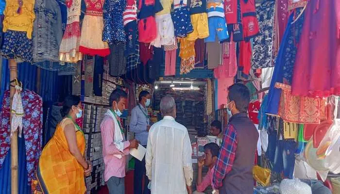 बहराइच: बाल श्रम  के प्रति अभियान चला कर दुकानदारों को किया गया जागरूक