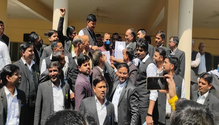 बाराबंकी: हत्या के आरोपियों को गिरफ्तार करने तथा थाना मड़ियांव के दोषी पुलिसकर्मियों के विरुद्ध कार्यवाही की मांग