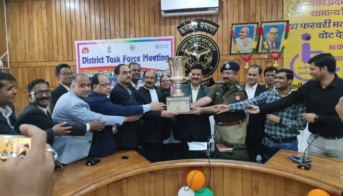 बहराइच: उत्कृष्ट कार्यों के लिए यूपी सरकार को मिला प्रथम स्थान, प्रदेश के सभी जिले में भेजी जा रही अभियोजन ट्रॉफी