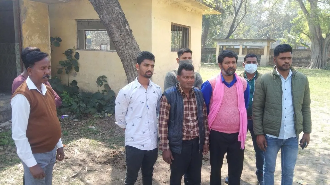 पीलीभीत: पिता बोले, घर से ले जाकर दोस्त ने कर दी बेटे की हत्या