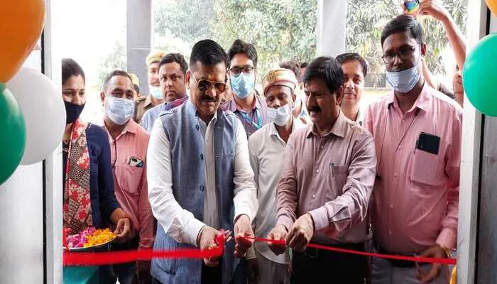 बहराइच: बच्चों के कोविड टीकाकरण अभियान का डीएम ने किया शुभारम्भ