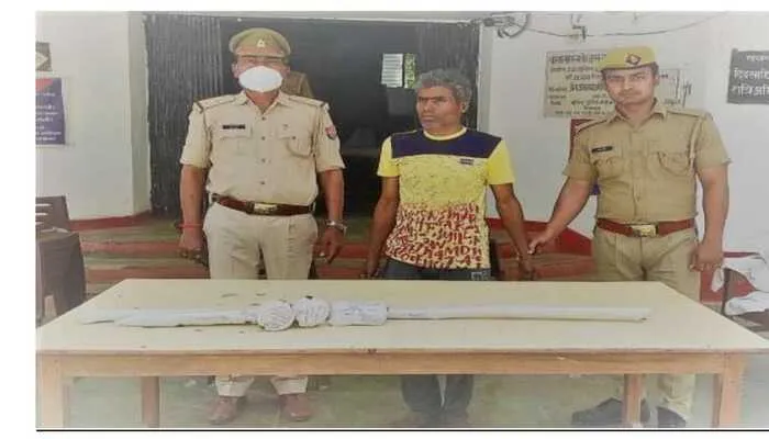 अयोध्या: अधेड़ को कुल्हाड़ी से काटकर मौत के घाट उतारने वाला आरोपी हुआ गिरफ्तार