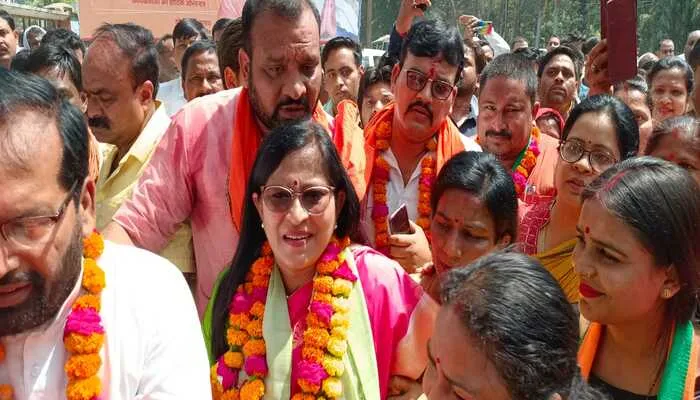 बहराइच: भाजपा से प्रज्ञा त्रिपाठी और सपा के पूर्व जिलाध्यक्ष ने किया नामांकन