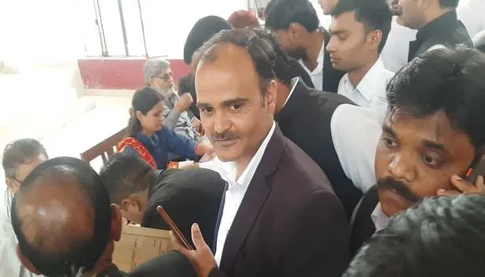 बाराबंकी: बार एसोसिएशन के विभिन्न पदों के लिए 37 उम्मीदवारों ने दाखिल किया पर्चा
