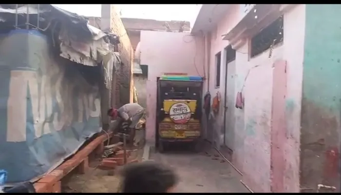 अयोध्या: मकान बेचने के लिए कर रहे थे टॉर्चर, केस हुआ दर्ज