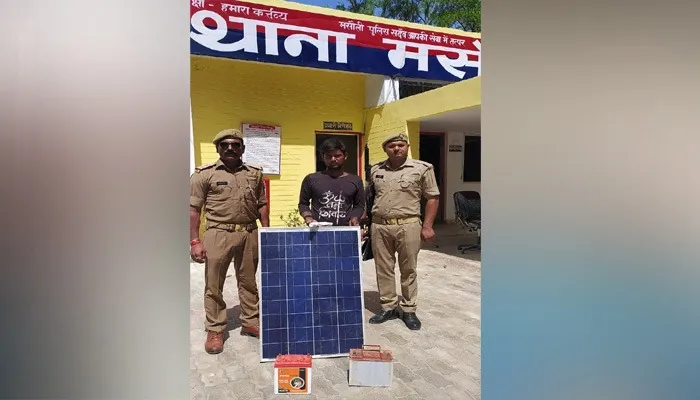 बाराबंकी: बैटरी और सोलर पैनल के साथ चोर गिरफ्तार