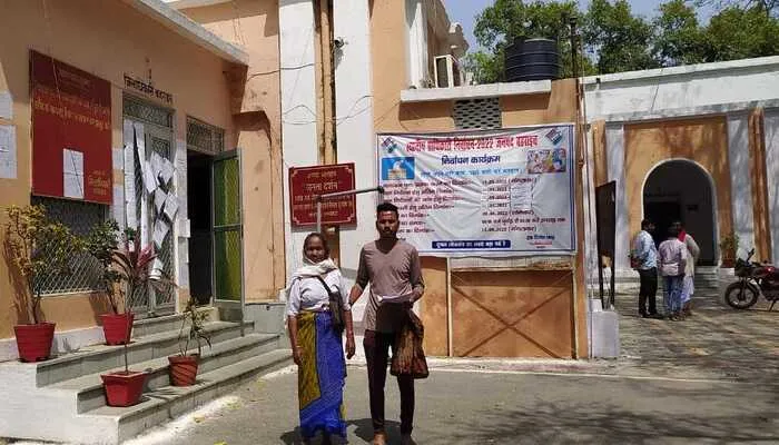 बहराइच: पति की मौत के बाद पेंशन के लिए भटक रही वृद्ध, डीएम से लगाई गुहार