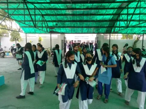 Uttarakhand Board Exam 2022 : कड़ी सुरक्षा के बीच शुरू हुईं परीक्षाएं, हिंदी के पेपर ने खिलाए परीक्षार्थियों के चेहरे