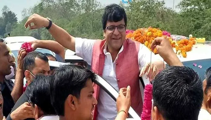 हरदोई: आबकारी राज्यमंत्री बन कर पहली बार पहुंचे शहर नितिन अग्रवाल, स्वागत में बरसे फूल