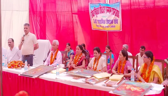 शिक्षक कभी भी सेवानिवृत्त नहीं होता: बीएसए